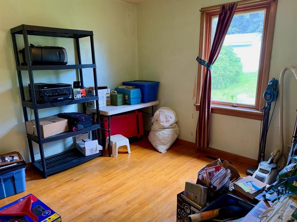 









14825


21

Avenue South,
Frank,




AB
T0K 0E0

