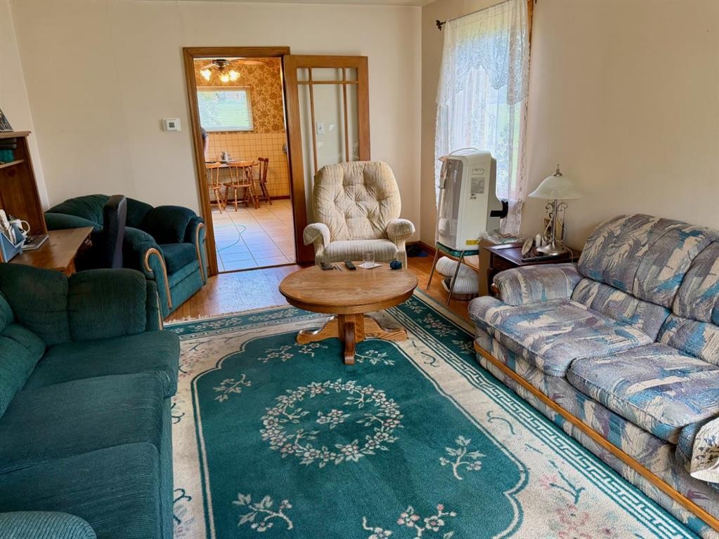 









14825


21

Avenue South,
Frank,




AB
T0K 0E0

