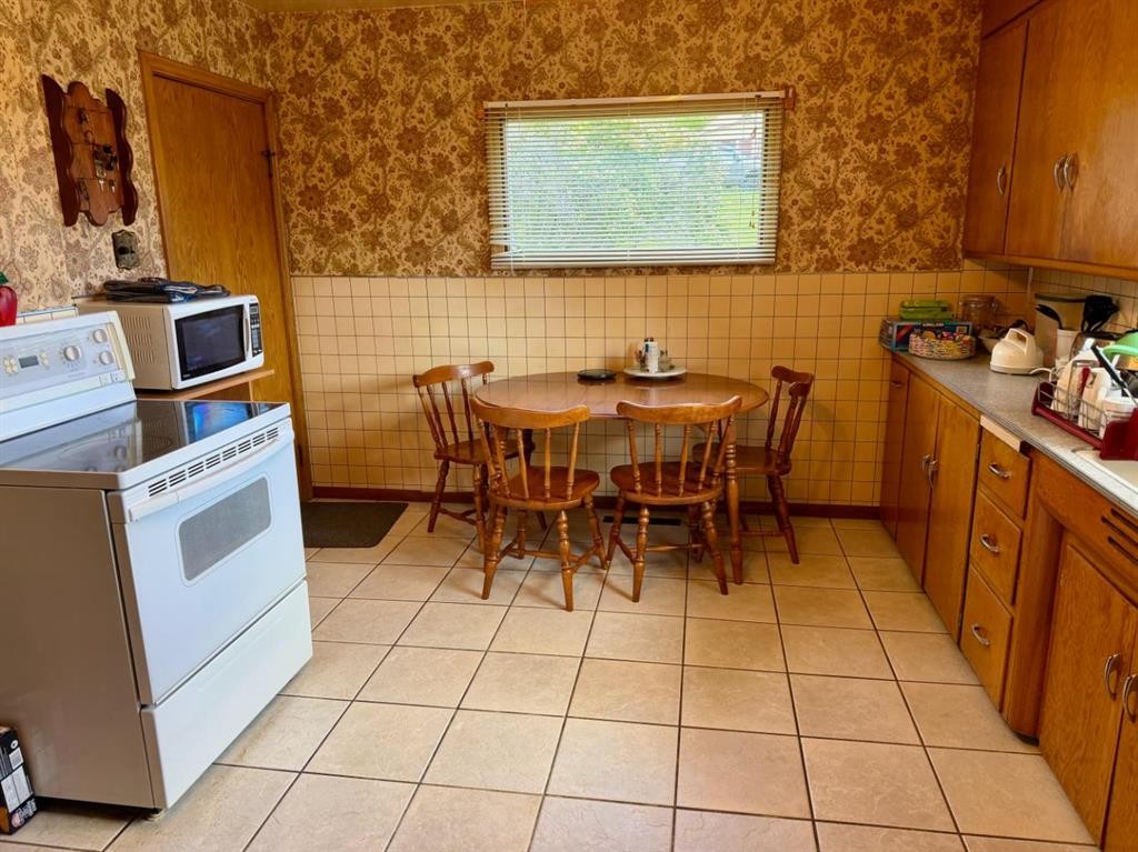 









14825


21

Avenue South,
Frank,




AB
T0K 0E0

