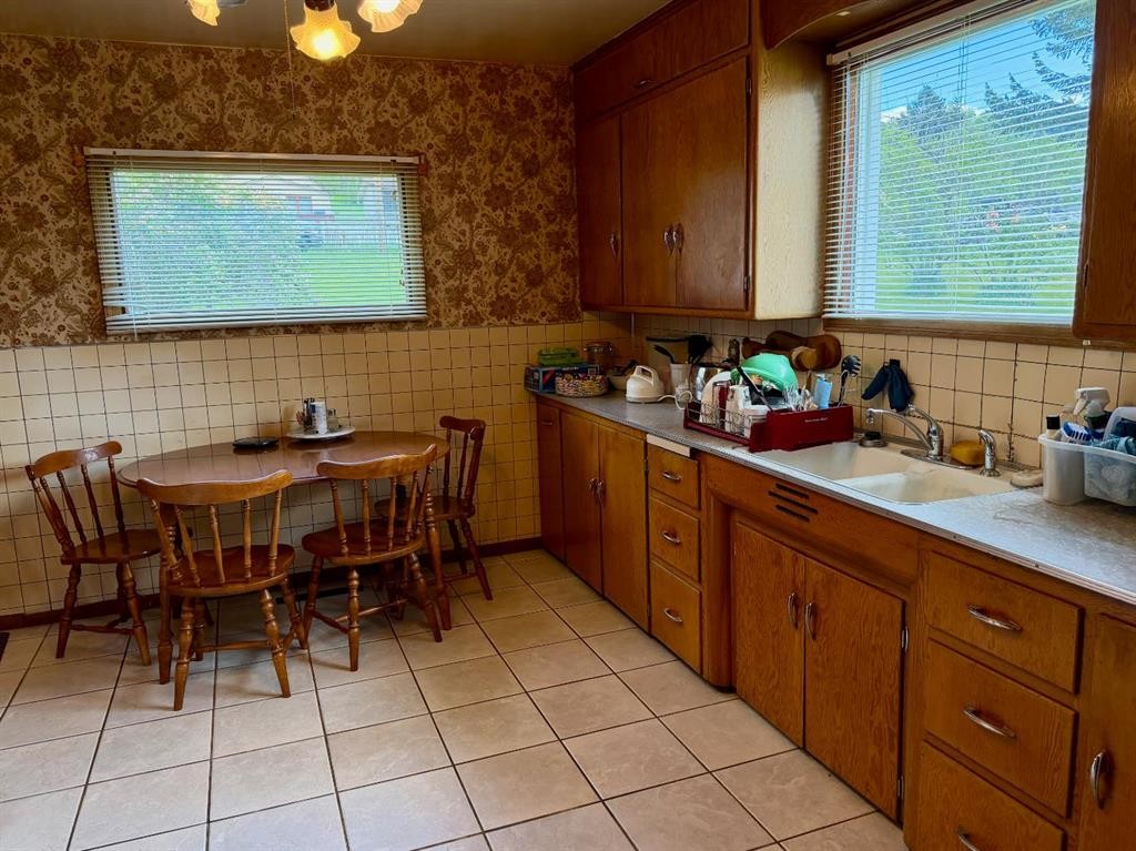 









14825


21

Avenue South,
Frank,




AB
T0K 0E0

