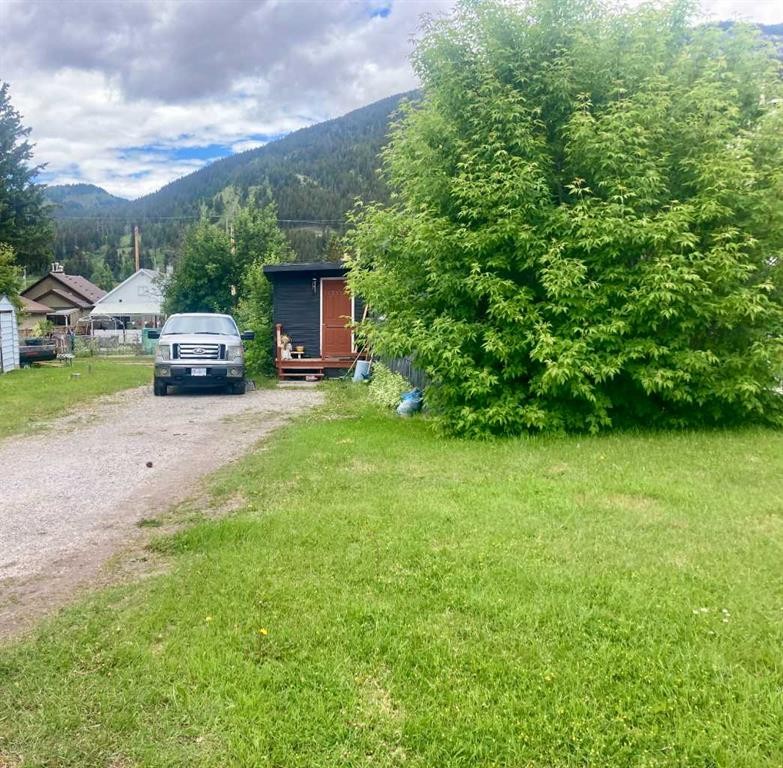 









13333


17

Avenue North,
Blairmore,




AB
T0K 0E0

