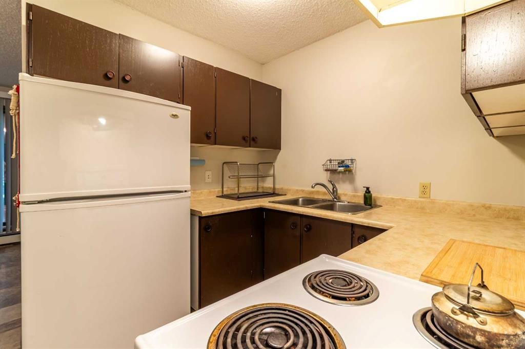 









3440


23rd Ave

 South, 14,
Lethbridge,




AB
T1K 4K4

