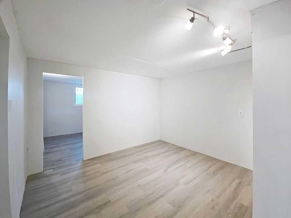 









504


5

Street,
Warner,




AB
T1J2L0

