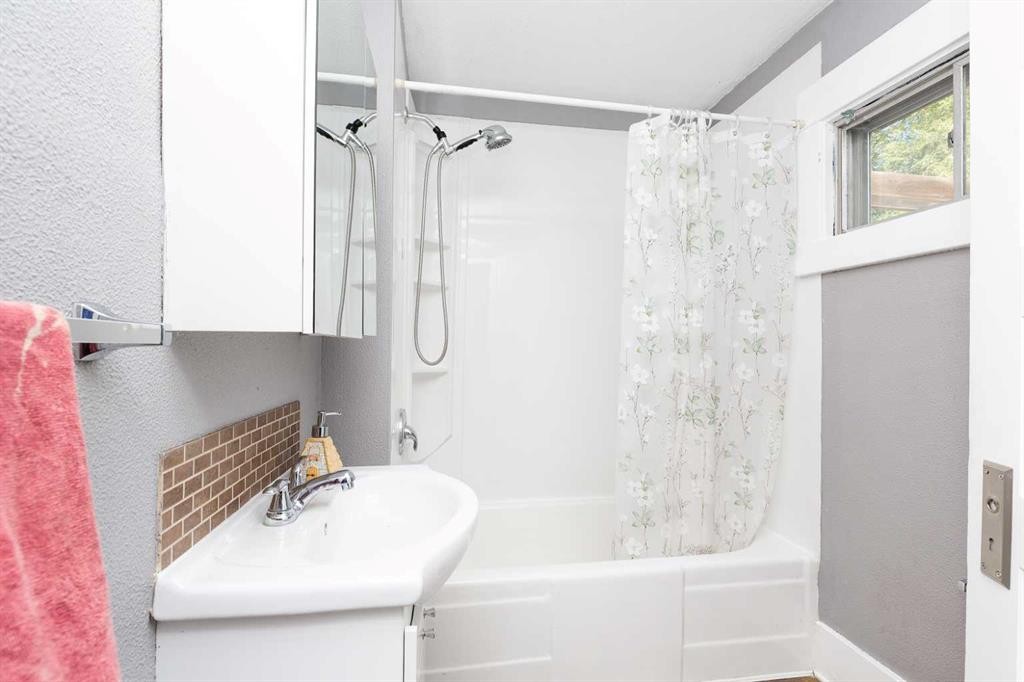 









619


12

Street North,
Lethbridge,




AB
T1H 2H2

