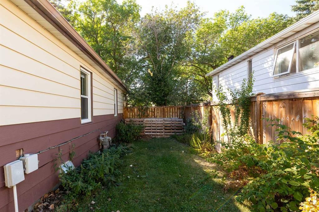 









619


12

Street North,
Lethbridge,




AB
T1H 2H2

