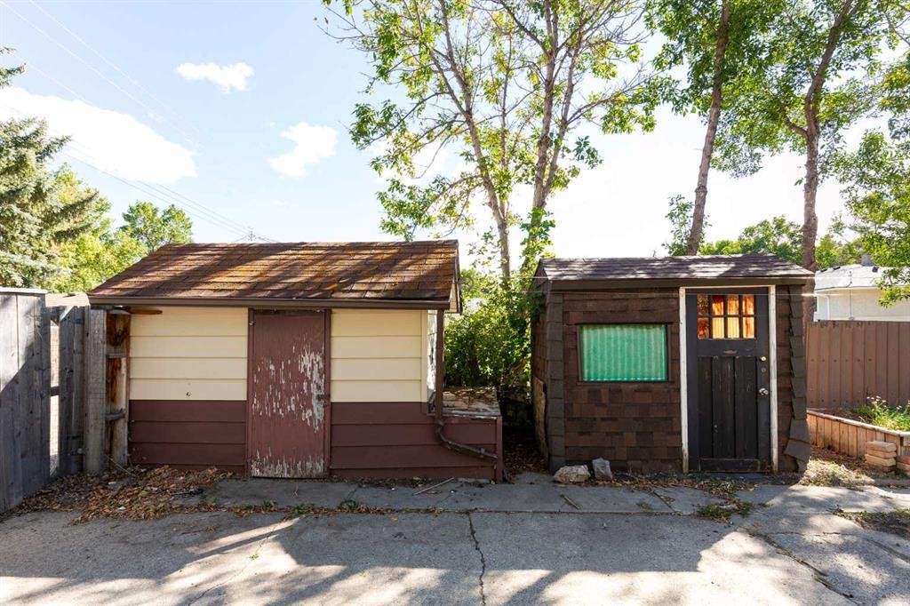 









619


12

Street North,
Lethbridge,




AB
T1H 2H2

