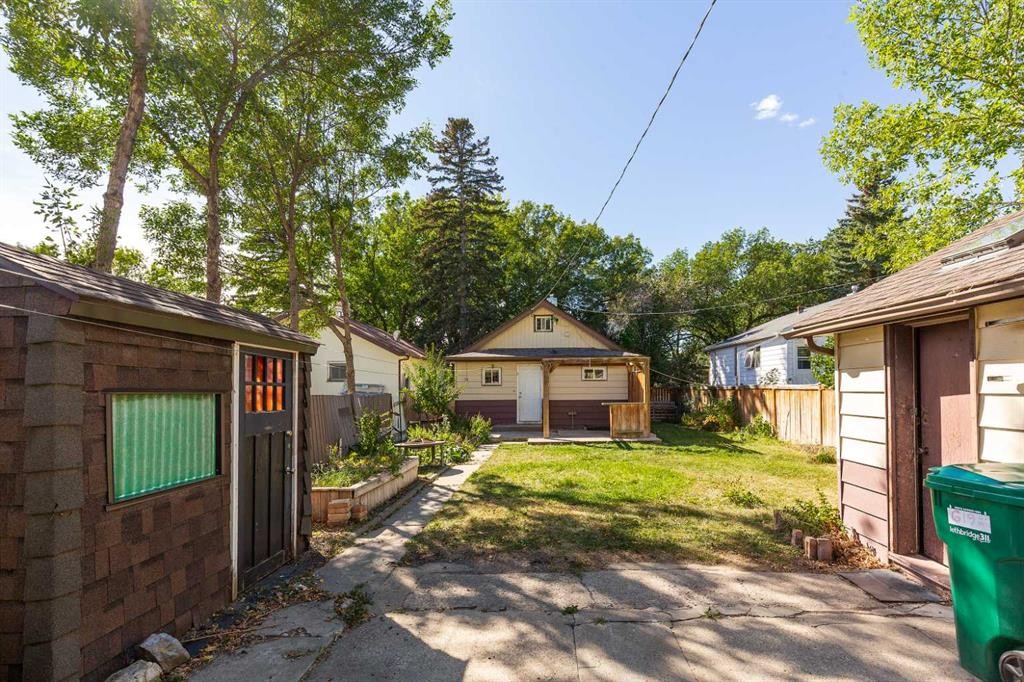 









619


12

Street North,
Lethbridge,




AB
T1H 2H2

