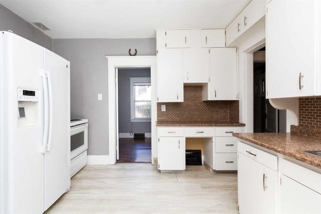 









619


12

Street North,
Lethbridge,




AB
T1H 2H2

