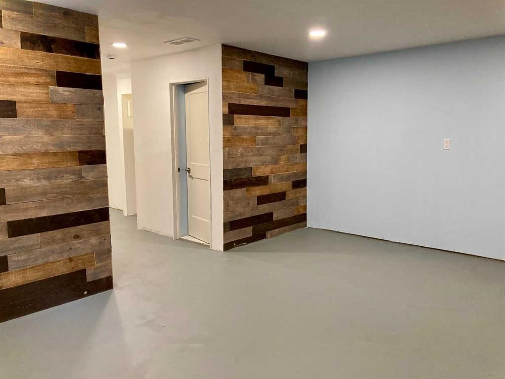 









8621


24

Avenue South,
Coleman,




AB
T0K 0M0

