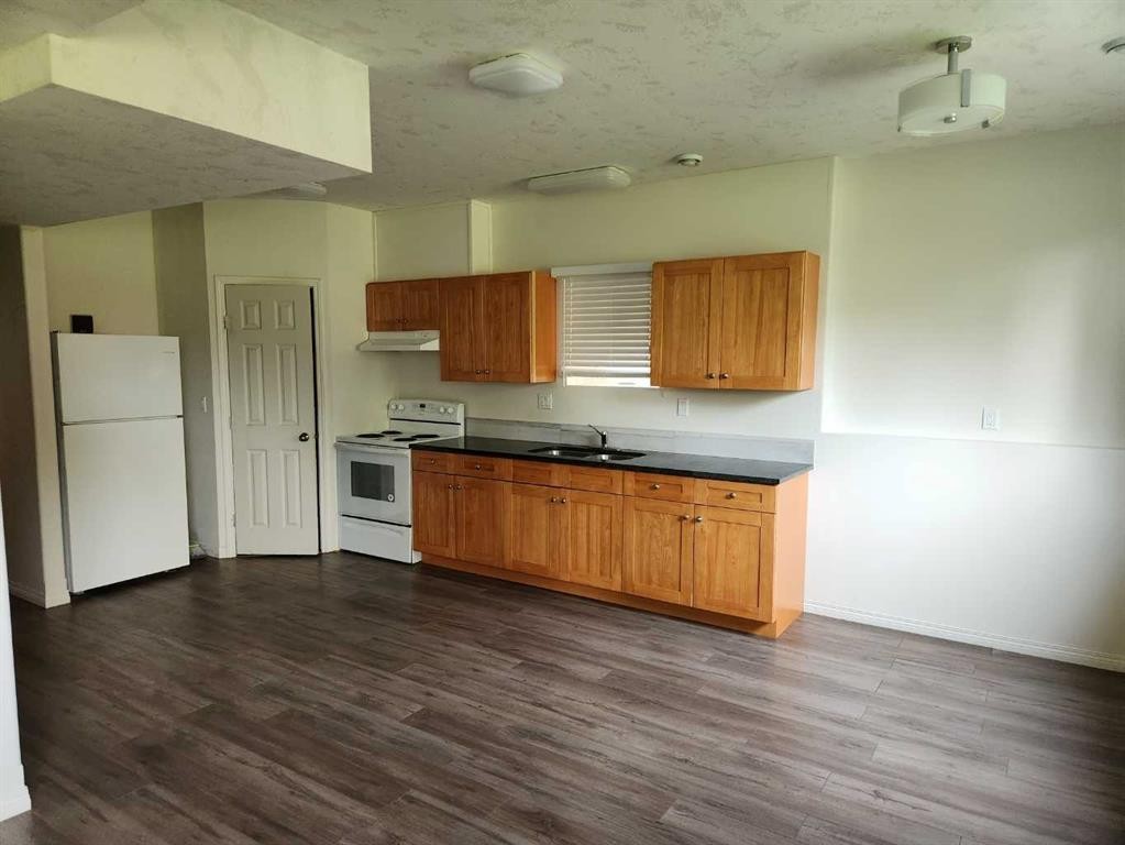 









4832-57Ave


.

 Northwest,
High Prairie,




AB
T0G 1E0

