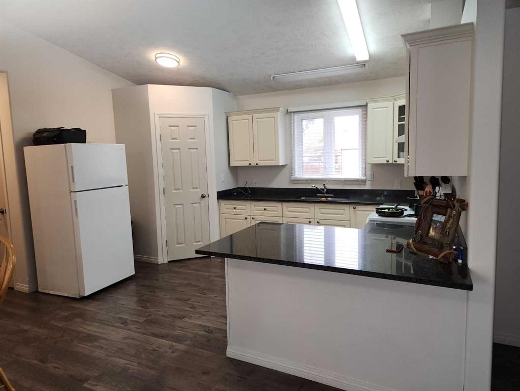 









4832-57Ave


.

 Northwest,
High Prairie,




AB
T0G 1E0

