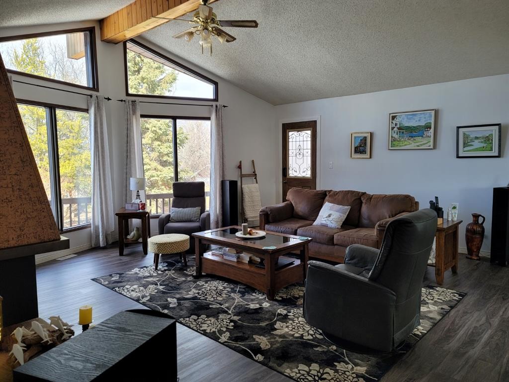 









310


Brassard

,
McLennan,




AB
T0H 2L0

