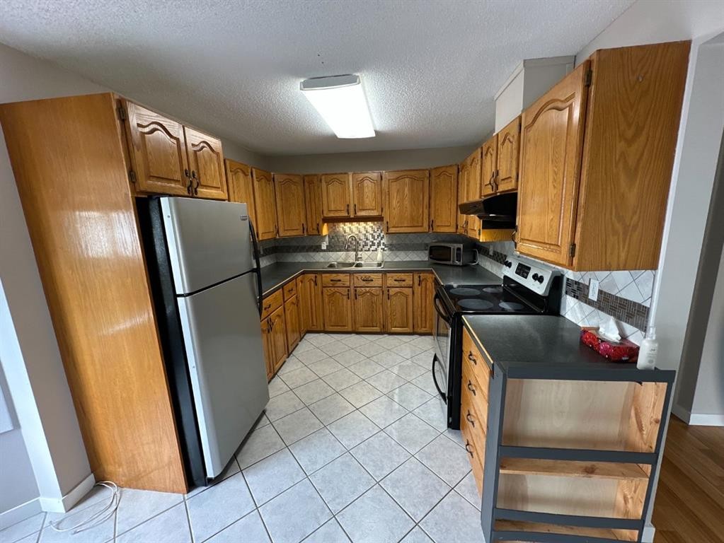 









9614


84

Avenue,
Peace River,




AB
T8S 1A5

