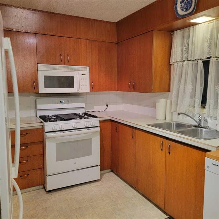 









10110


100

Avenue,
Nampa,




AB
T0H2R0

