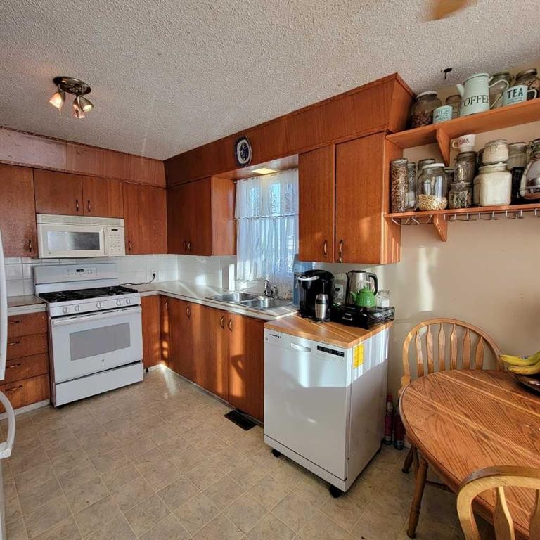 









10110


100

Avenue,
Nampa,




AB
T0H2R0


