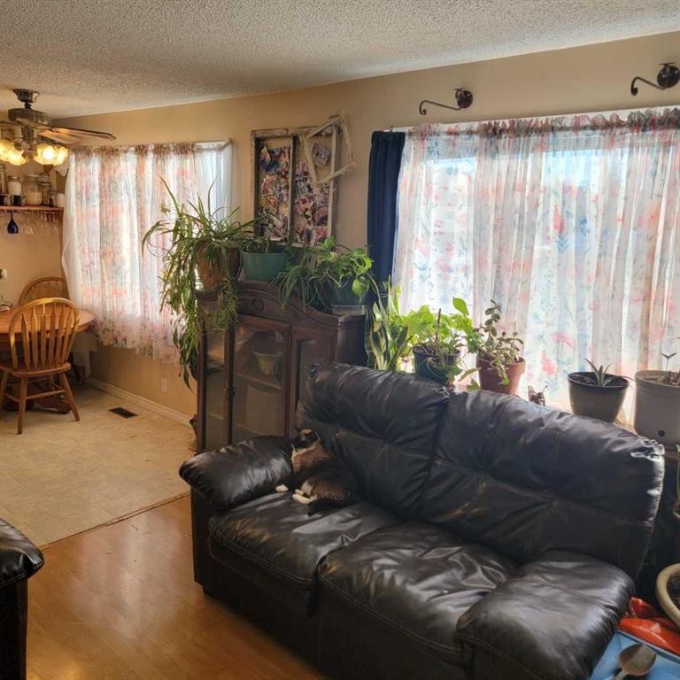 









10110


100

Avenue,
Nampa,




AB
T0H2R0

