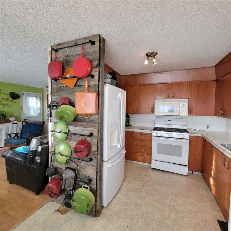 









10110


100

Avenue,
Nampa,




AB
T0H2R0

