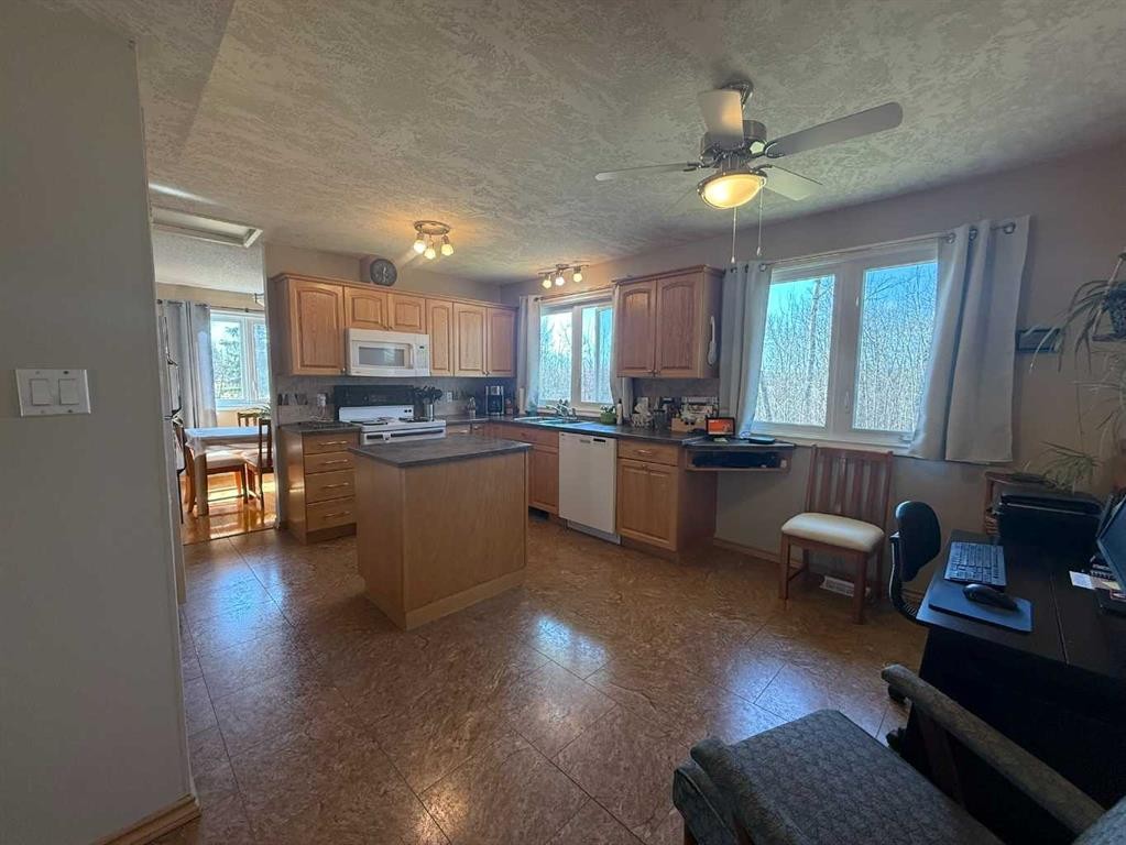 









74006


749

Highway,
High Prairie,




AB
T0G 1E0

