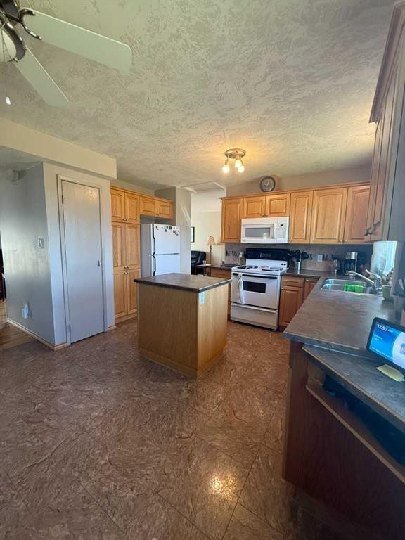 









74006


749

Highway,
High Prairie,




AB
T0G 1E0

