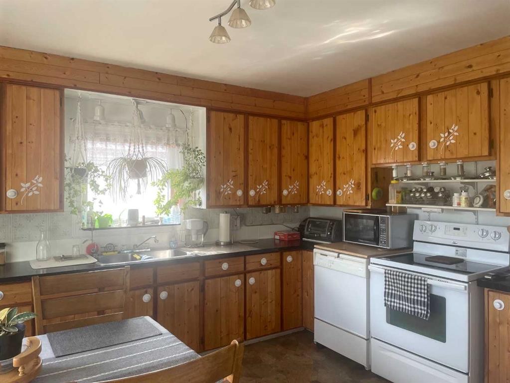 









842048


RGE RD 51

,
Rural Clear Hills County,




AB
T0H 2A0

