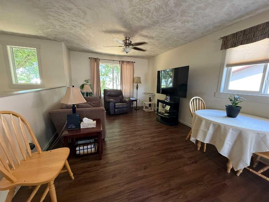 









5117


55

Avenue,
High Prairie,




AB
T0G 1E0

