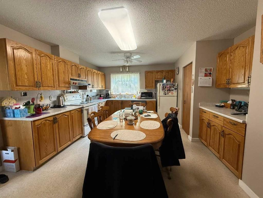 









4844


57

Avenue,
High Prairie,




AB
T0G 1E0

