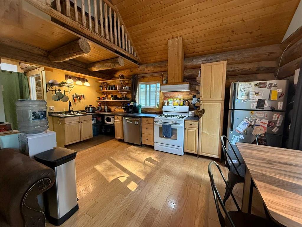 









76319


Range Road 180A

Range,
Rural Big Lakes County,




AB
T0G 1E0

