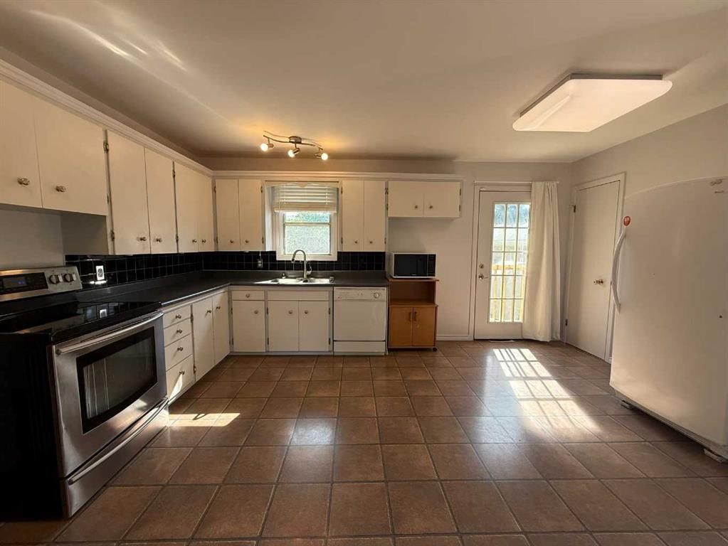 









5533


47

Street,
High Prairie,




AB
T0G1E0

