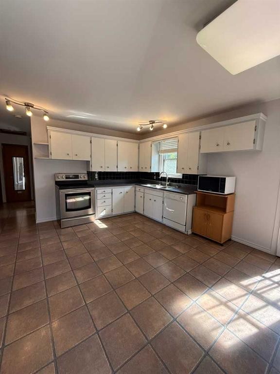 









5533


47

Street,
High Prairie,




AB
T0G1E0

