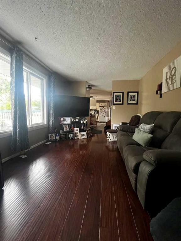 









5029-43Street


.

,
High Prairie,




AB
T0G 1E0


