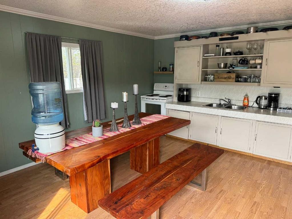 









10421


89

Street,
Peace River,




AB
T8S 1N9

