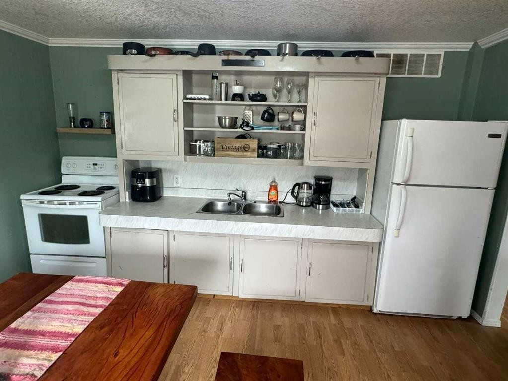 









10421


89

Street,
Peace River,




AB
T8S 1N9

