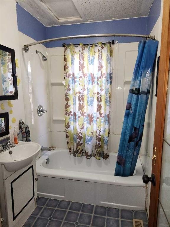 









4913-57 Ave


.

,
High Prairie,




AB
T0G 1E0

