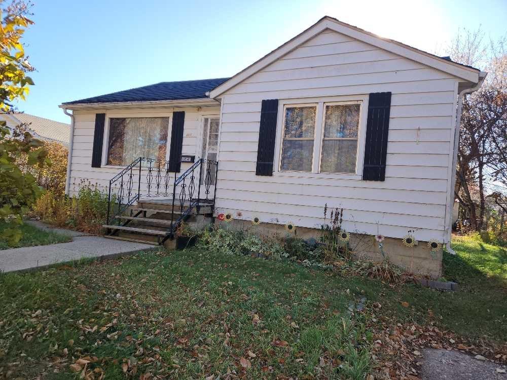 









4913-57 Ave


.

,
High Prairie,




AB
T0G 1E0

