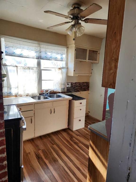 









4913-57 Ave


.

,
High Prairie,




AB
T0G 1E0

