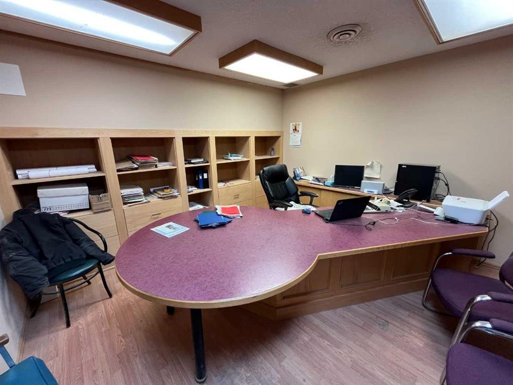 









9608


96

Street,
Peace River,




AB
T8S 1S4

