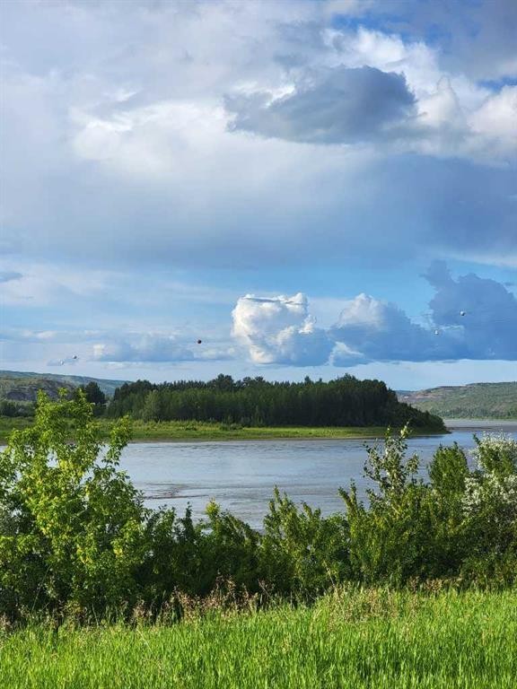 









70 Ave


98

Street,
Peace River,







AB
T8S1E3

