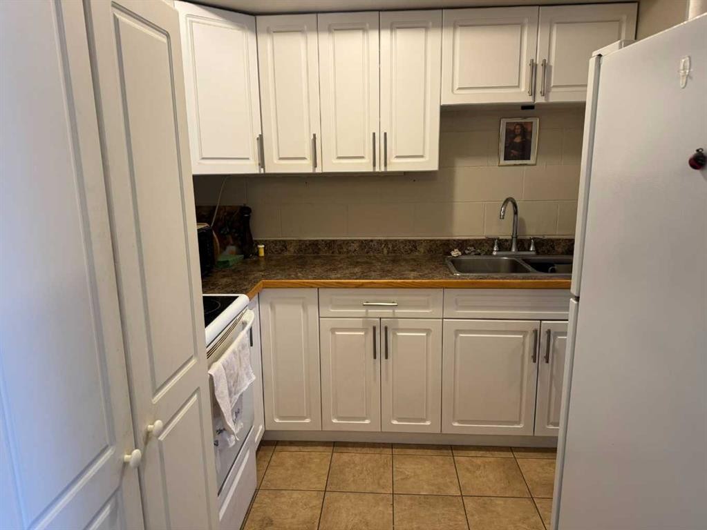 









8808


96

Street,
Peace River,




AB
T8S1G6

