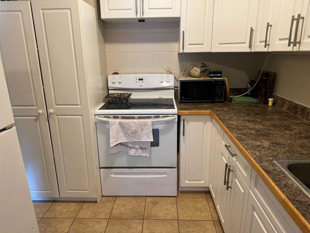 









8808


96

Street,
Peace River,




AB
T8S1G6

