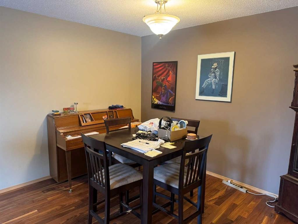 









8808


96

Street,
Peace River,




AB
T8S1G6

