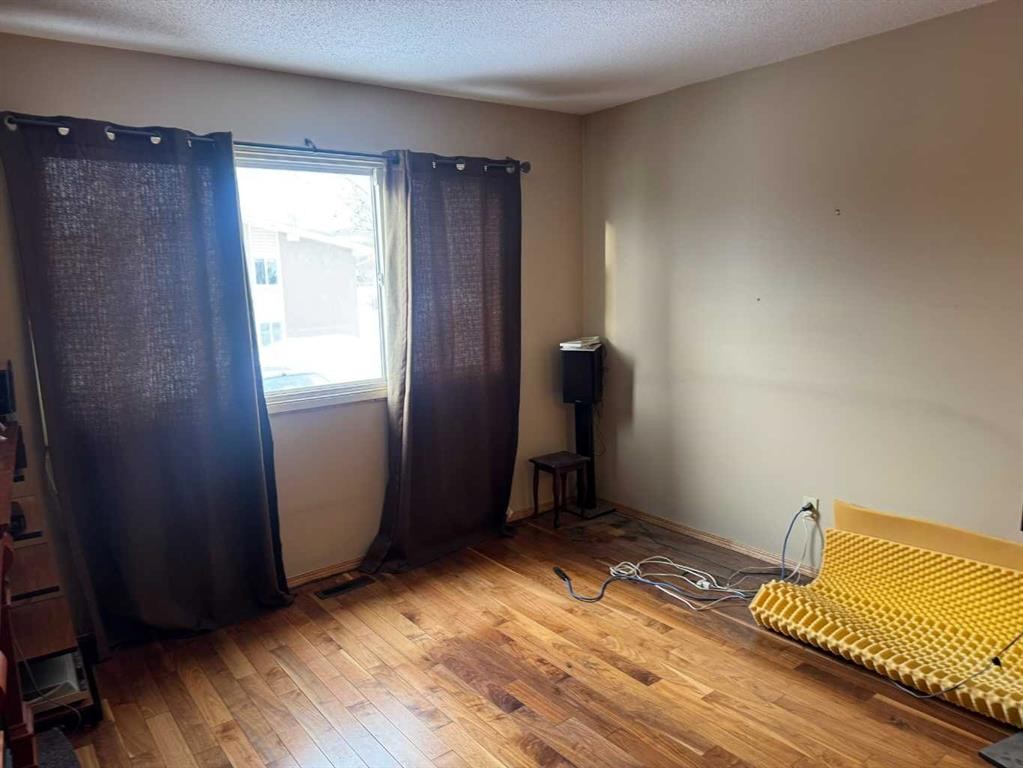 









8808


96

Street,
Peace River,




AB
T8S1G6

