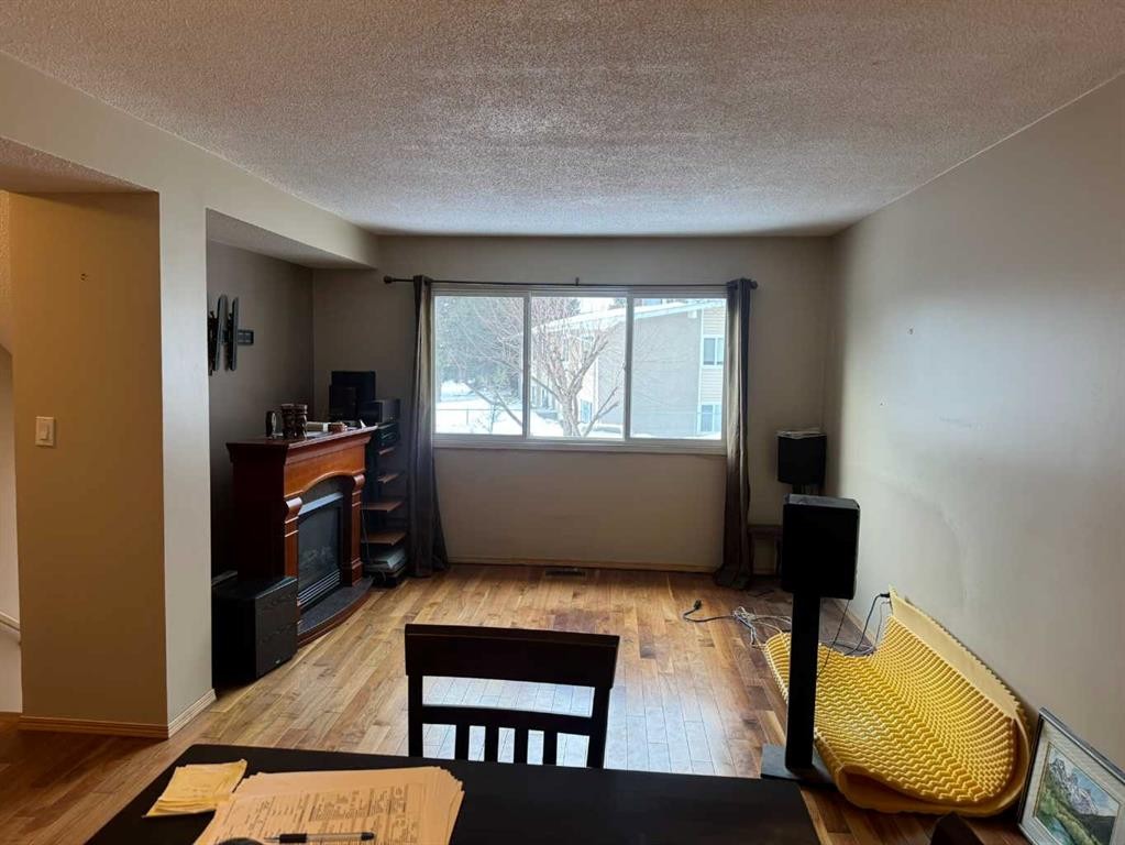 









8808


96

Street,
Peace River,




AB
T8S1G6

