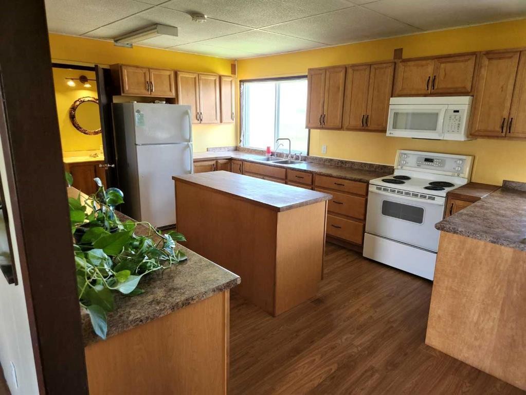 









16509


749

Highway,
High Prairie,




AB
T0G 1E0

