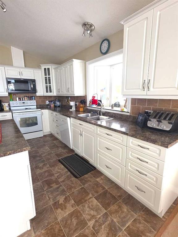 









1st


Avenue Key Cove Estates

, #10,
Joussard,




AB
T0G 1J0

