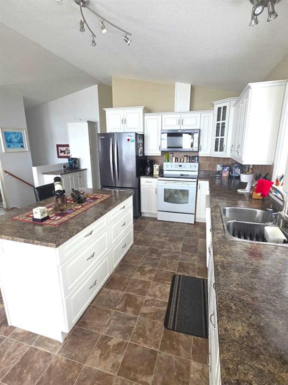 









1st


Avenue Key Cove Estates

, #10,
Joussard,




AB
T0G 1J0

