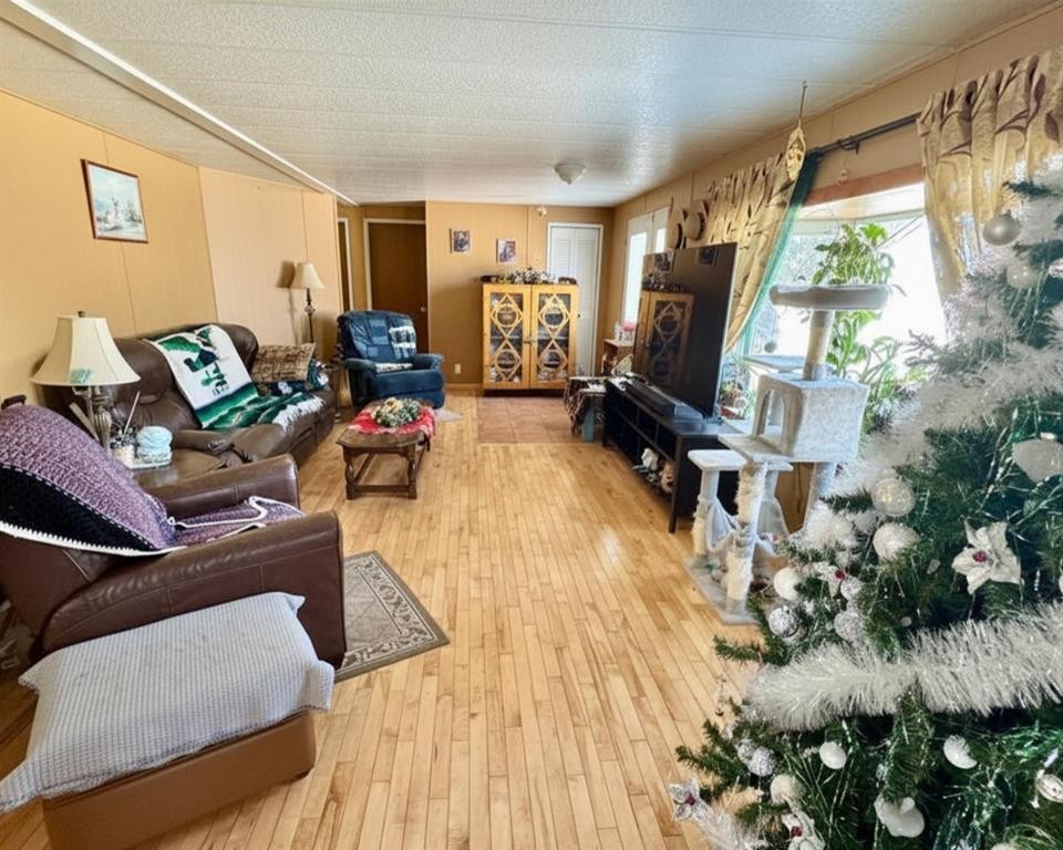 









20427


Highway 2

,
Rural Smoky River No. 130, M.D. of,




AB
T0H 1G0

