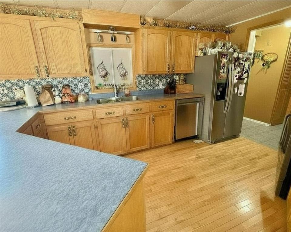 









20427


Highway 2

,
Rural Smoky River No. 130, M.D. of,




AB
T0H 1G0

