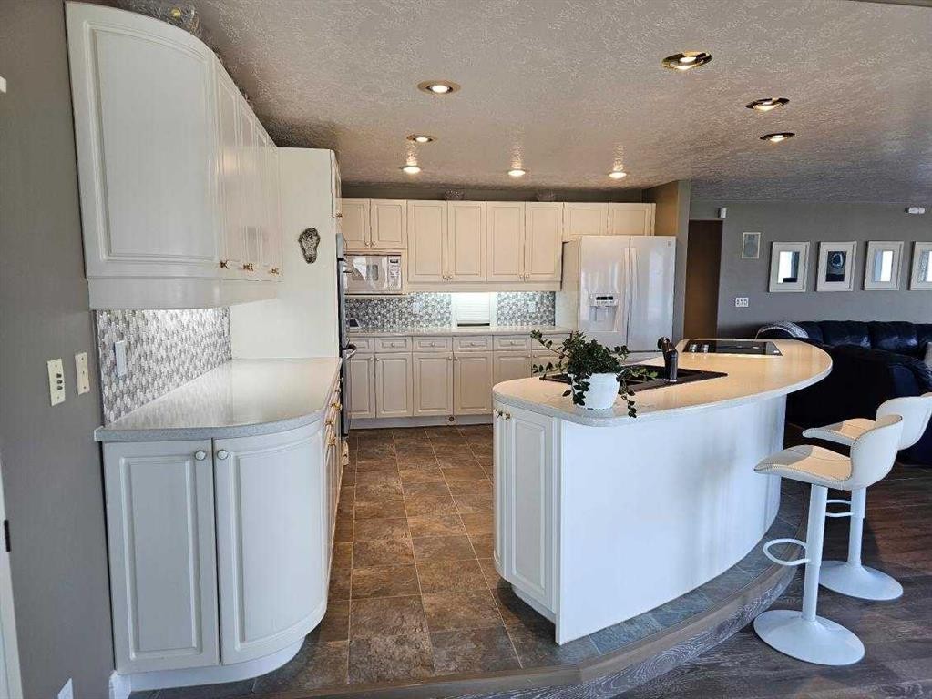 









17423


Highway 2

,
High Prairie,




AB
T0G 1E0

