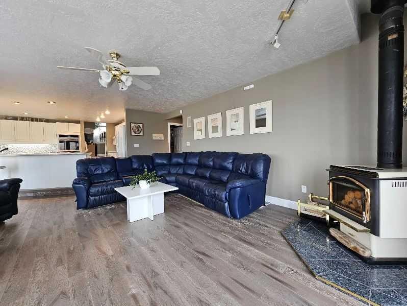 









17423


Highway 2

,
High Prairie,




AB
T0G 1E0

