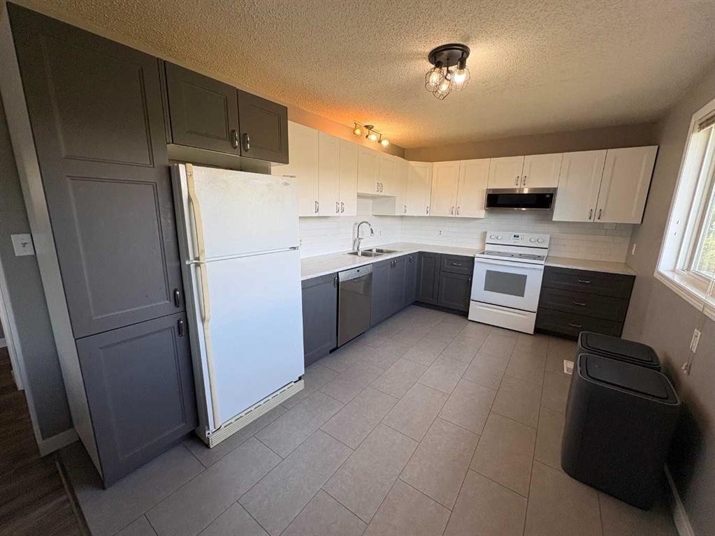









10709


89

Street,
Peace River,




AB
T8S 1S4

